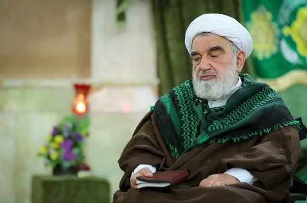 الگوی خانوادهٔ قهرمان | دیدار تعدادی از خانواده‌های شهدای میناب با آیت الله جاودان
